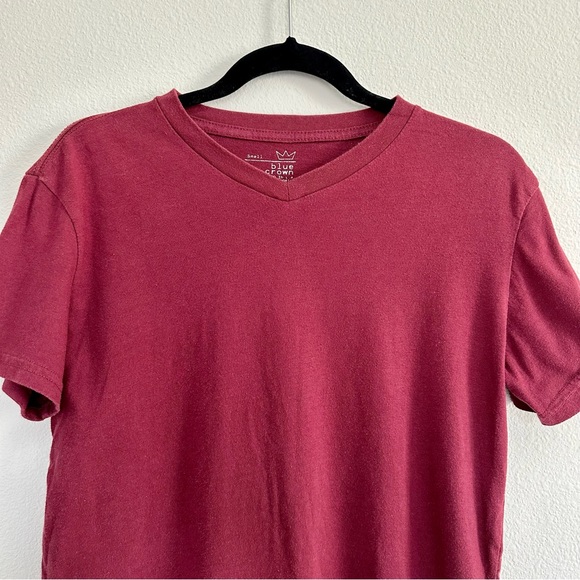 Maroon V-Neck - Picture 3 of 4